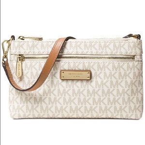 SOLD❗️MICHAEL Michael Kors Large Logo Wristlet